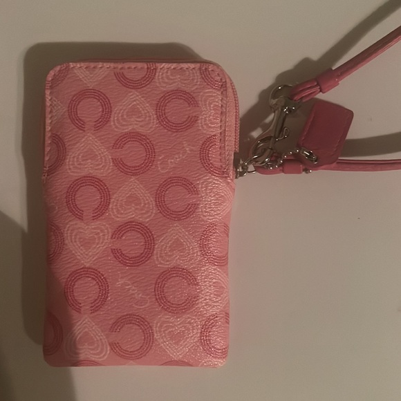 🎉LIKE NEW🎉 Pink Coach Wristlet Wallet - Picture 4 of 5